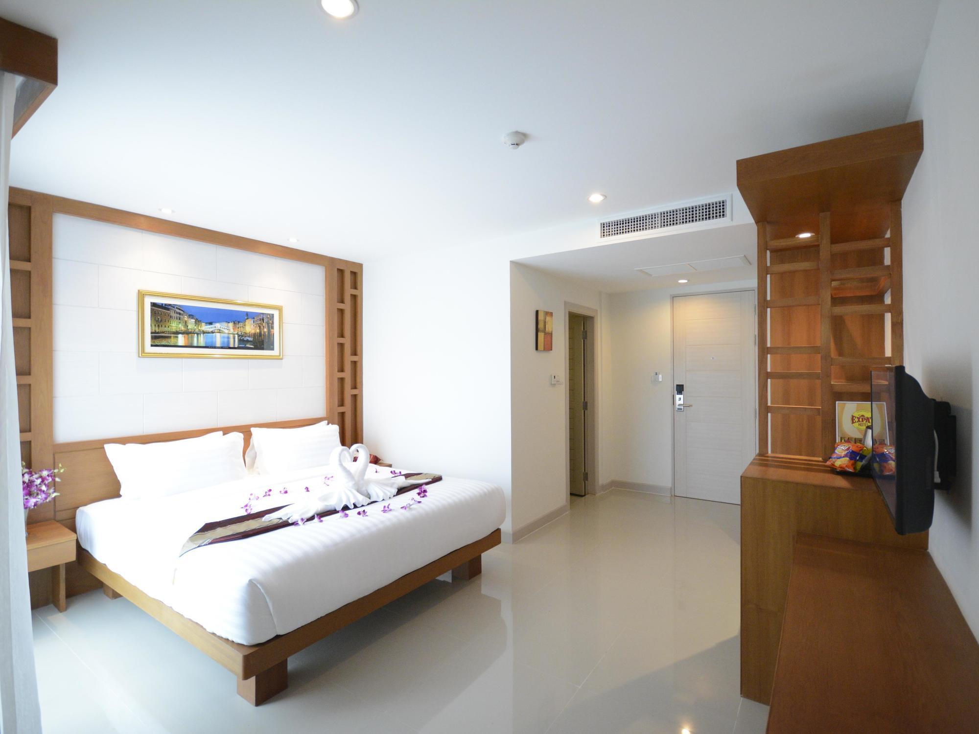 The Patong Center Hotel Phuket Exterior photo