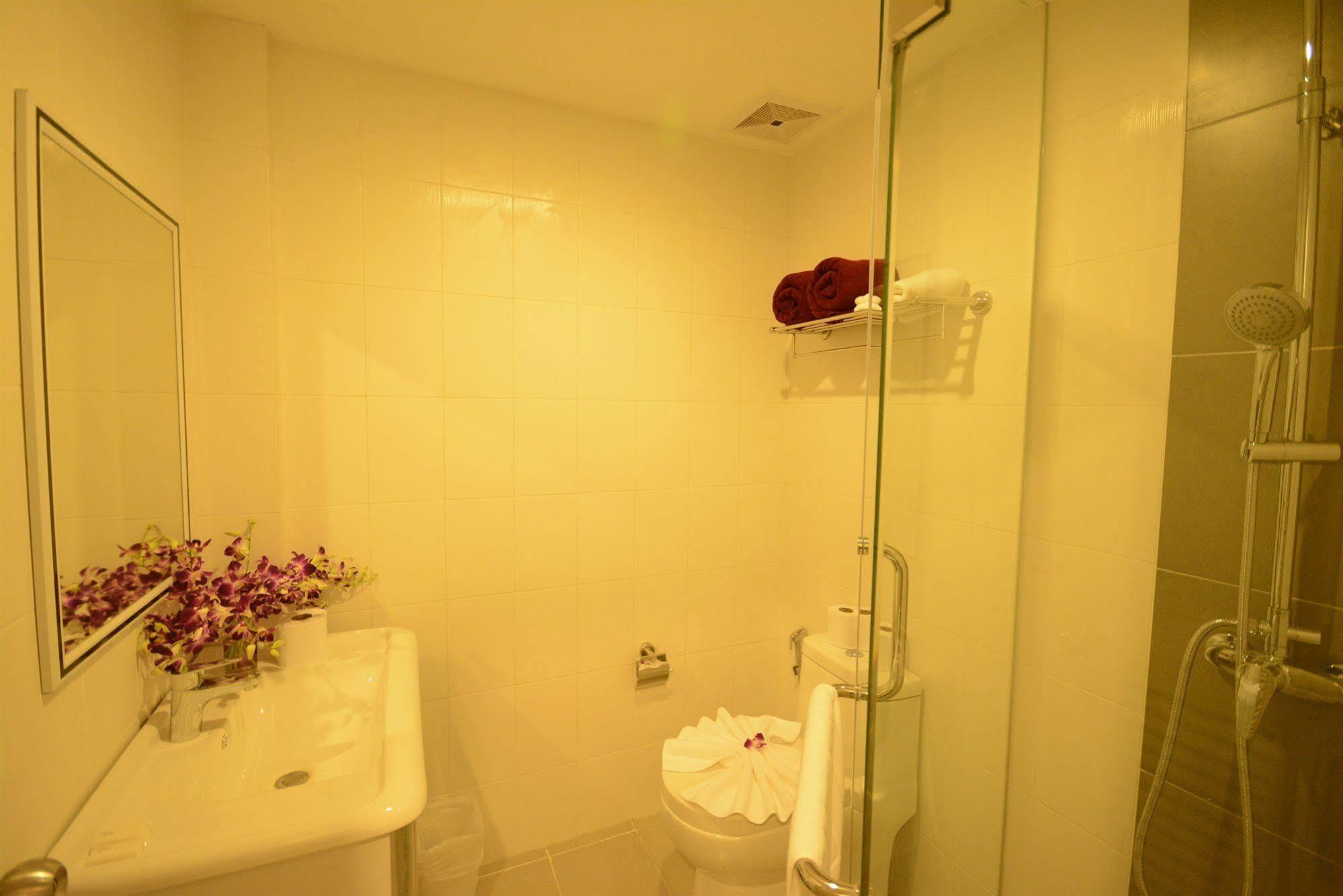 The Patong Center Hotel Phuket Exterior photo