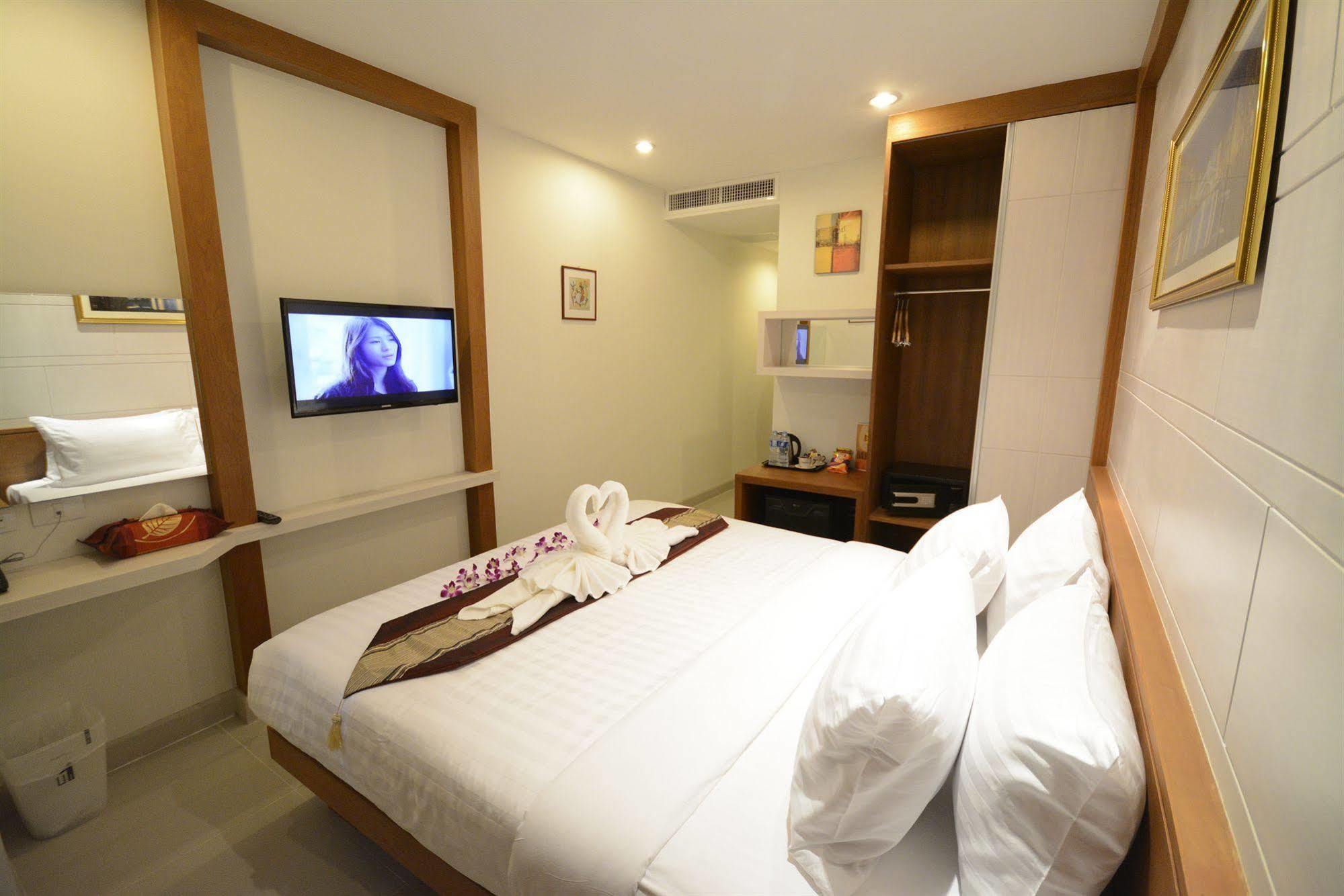 The Patong Center Hotel Phuket Exterior photo