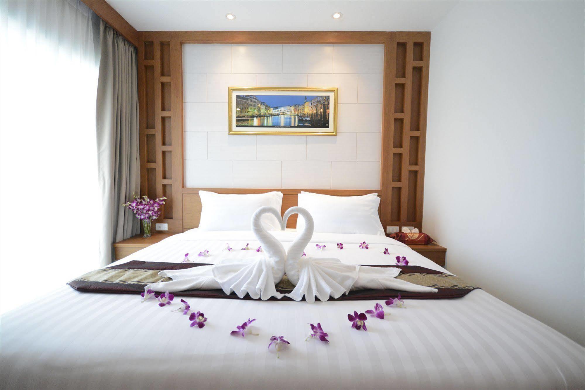 The Patong Center Hotel Phuket Exterior photo