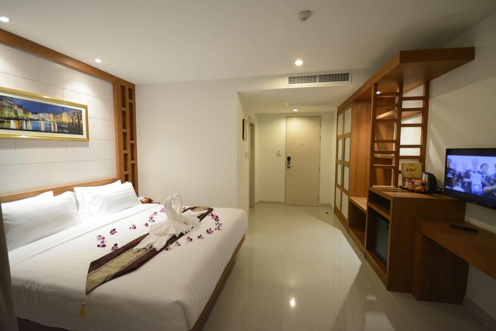The Patong Center Hotel Phuket Exterior photo